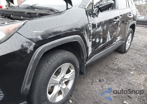 2021 Toyota Rav4 Xle z USA, uszkodzony, nr VIN 2T3P1RFV6MW167984